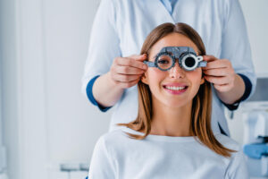 Optometrist vs oftalmolog: Care sunt diferentele: explicație, roluri și recomandări