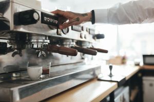 De la boabe la ceașcă: Ghidul esențial al aparatelor de cafea
