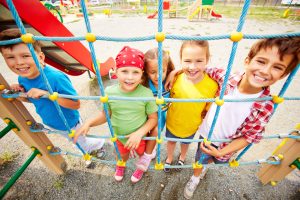 Cum să creezi un loc de joacă sigur și distractiv pentru copii în interior