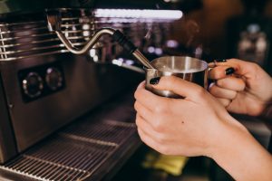 Espressor profesional: ce caracteristici să urmărești pentru cafenea