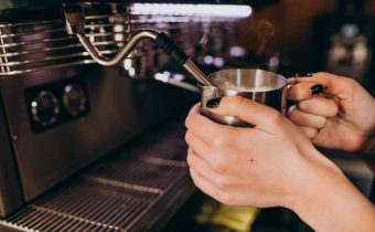 Espressor profesional: ce caracteristici să urmărești pentru cafenea
