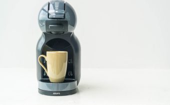 Ce avantaje oferă un aparat de cafea cu capsule în birourile moderne