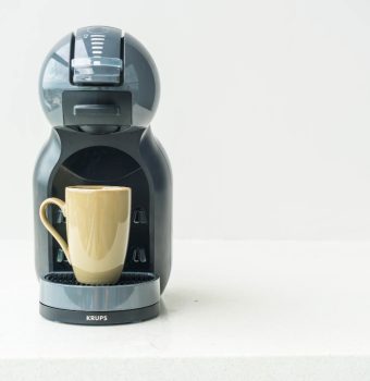Ce avantaje oferă un aparat de cafea cu capsule în birourile moderne