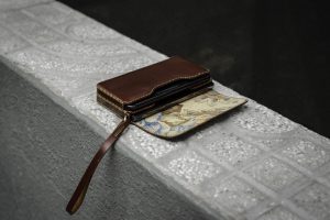 Ce trebuie să faci dacă găsești un portofel